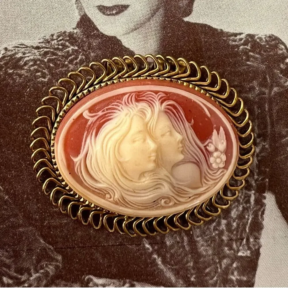 Vintage 1960s West Germany‎ Cameo Fur Clip Pink Lucite Double Portrait Gold Tone